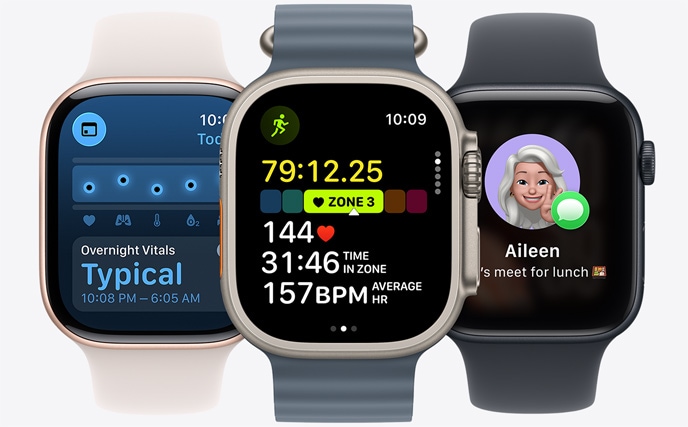 Trzy modele Apple Watch. Środkowy w kolorze naturalnym z czarnym paskiem, na tarczy widać trwający bieg ze statystykami tętna; prawy w kolorze onyksu z paskiem w kolorze wody morskiej, tarcza przedstawia parametry życiowe; lewy w kolorze księżycowej poświaty z paskiem w kolorze mandarynkowym i tarczą z Genmoji.